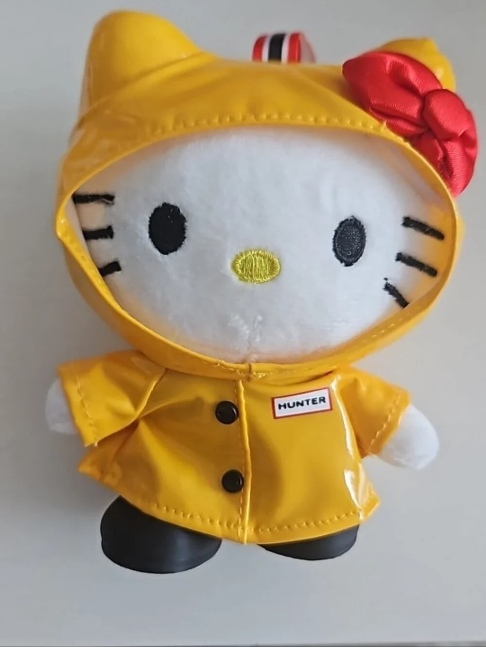 Nwt Hunter Yellow Raincoat Hello Kitty Plush with Red Bow Keychain - Picture 2 of 9